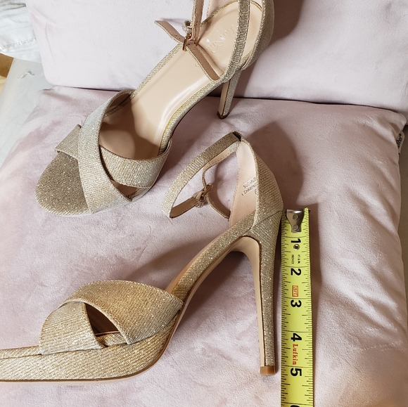 Gold cross strap heels - Picture 5 of 8